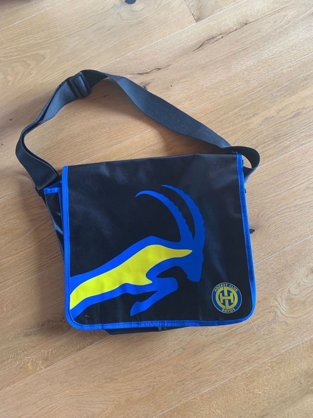 Sacs: HC Davos Umhängetasche Spengler Cup – D'occasion à Unterlangenegg par Webvi