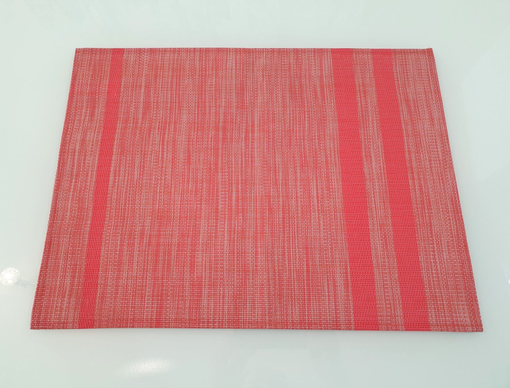 Set di tavolo e panche: 6x Tischset / Tischunterlage rot 45x33 cm – Nuovo (secondo la descrizione) da Oetwil an der Limmat venduto da dhantal 1