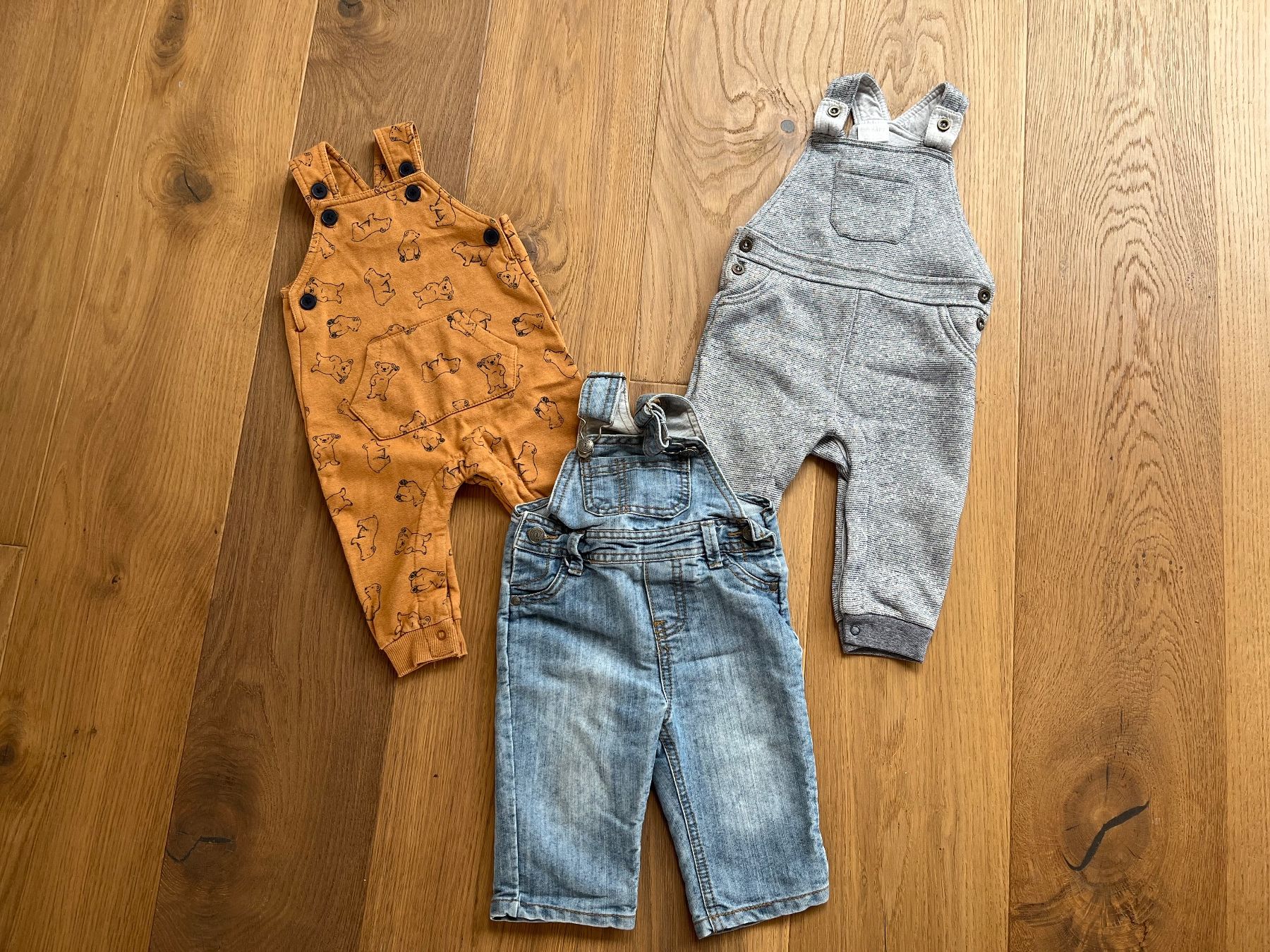 Lotti & Set di vestiti: Kleiderpaket Herbst/Winter, Junge, Gr. 68, 49 Teile – Usato da Zweidlen venduto da shiva34 9
