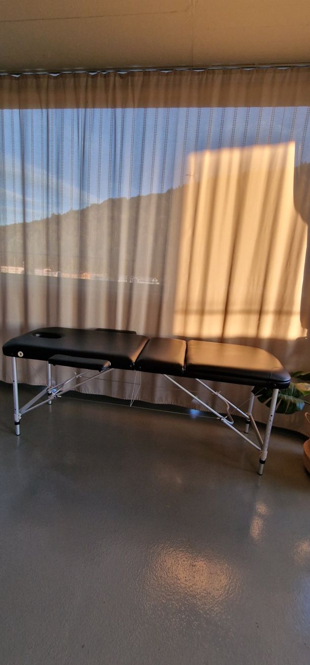 Lettini & sedie per cosmetici: Massageliege klappbar schwarz – Usato da Luzern venduto da SulianeT