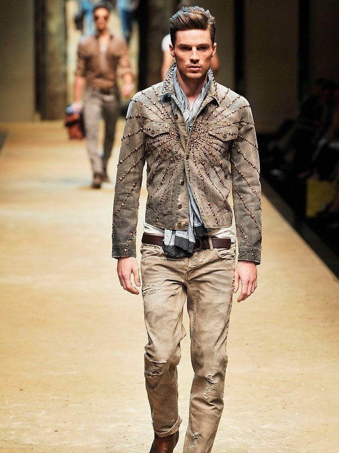 Dolce & Gabbana Jacken: Dolce & Gabbana Spring 2010 Gemstone Stud Denim Jacket – Gebraucht aus Biel/Bienne von sami0788480082 1