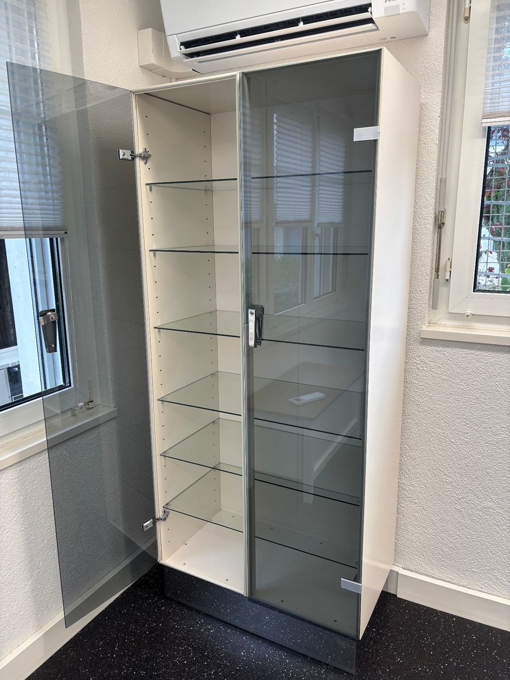 Vitrines: Glasvitrine – D'occasion à Oberwangen TG par kai_nrp9 2