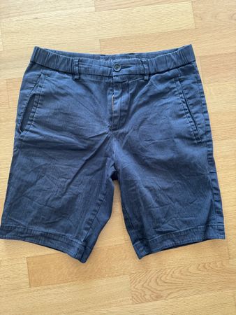 BOSS Shorts dunkelgrau Grösse 44 guter Zustand (Herren)