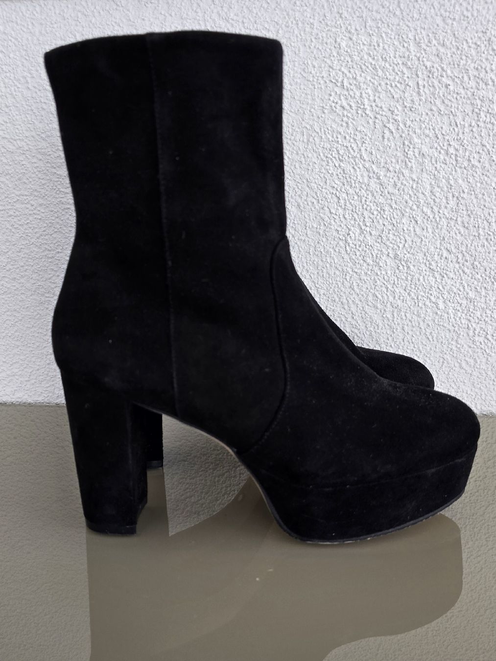 Stuart Weitzman Scarpe da donna: Stiefelette Stuart Weizmann 37 schwarz Wildleder – Nuovo e nell'imballaggio originale da Untereggen venduto da cla_kb2w