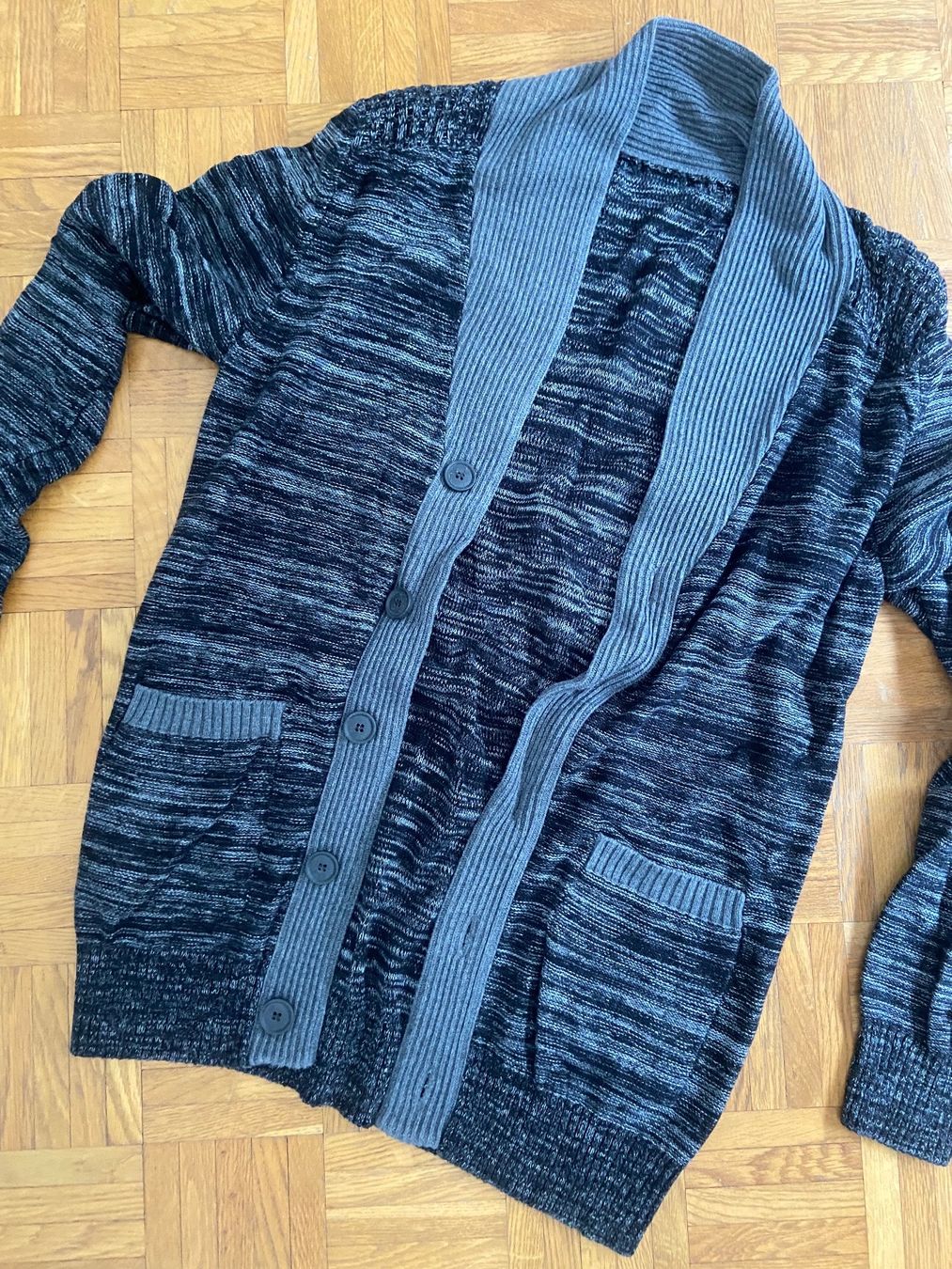 Giacche: Strickjacke – Usato da Hittnau venduto da Oracel