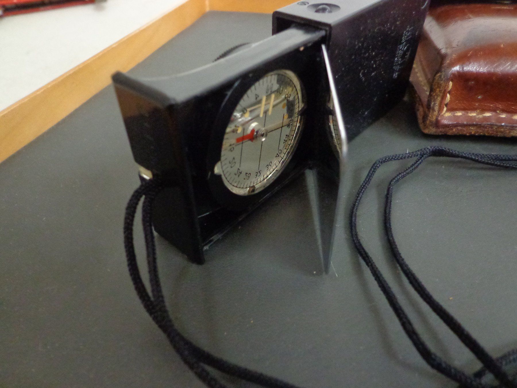 Armée suisse GPS & Appareils de mesure: Kompass Schweizer Armee mit original Leder Etui – D'occasion à Zofingen par schmidi67 2