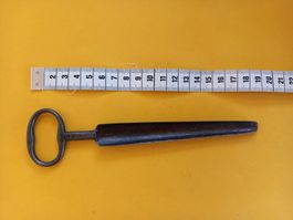Sonde ancienne pour fromage en forme de clef