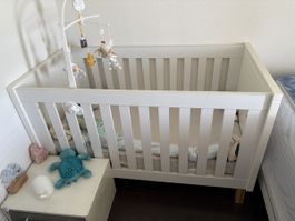 Kinderbett weiss mit Gitterstäben