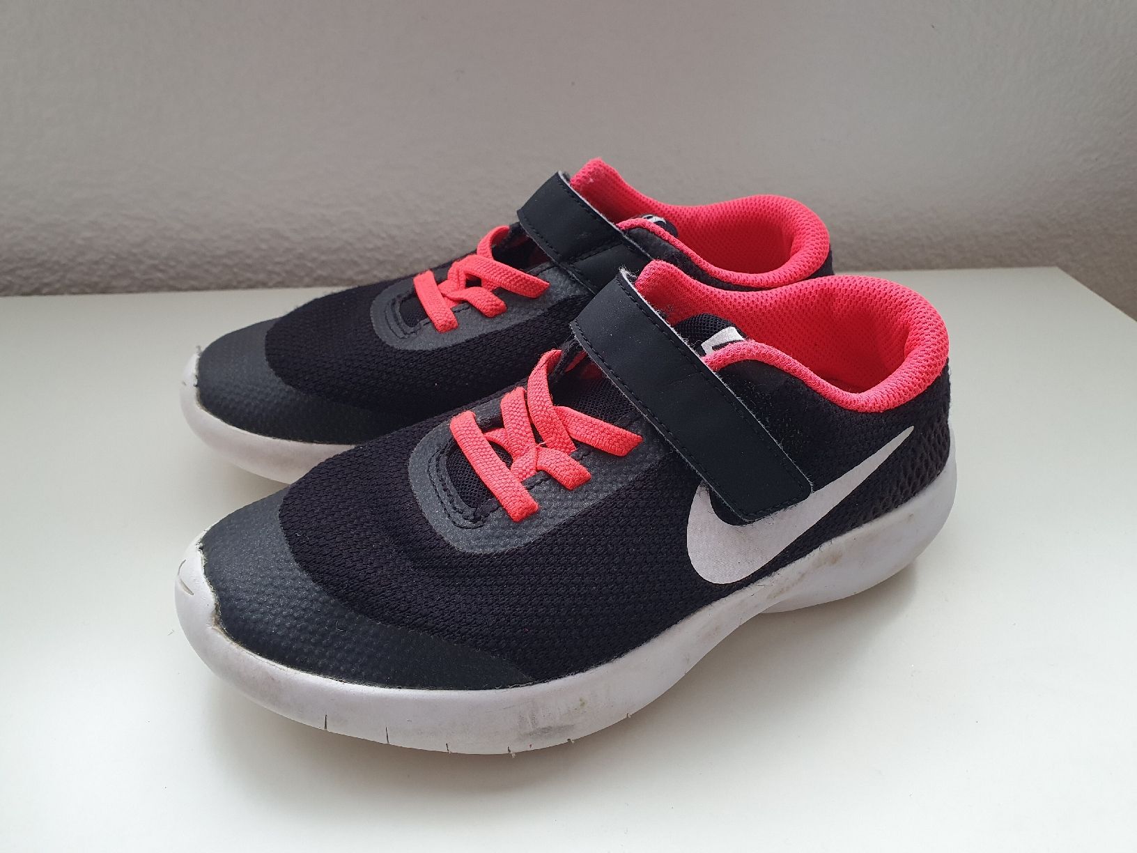 Scarpe per ragazze: Nike Turnschuhe Gr 33 – Usato da Niederönz venduto da STI88