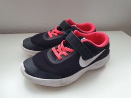Nike Turnschuhe Gr 33