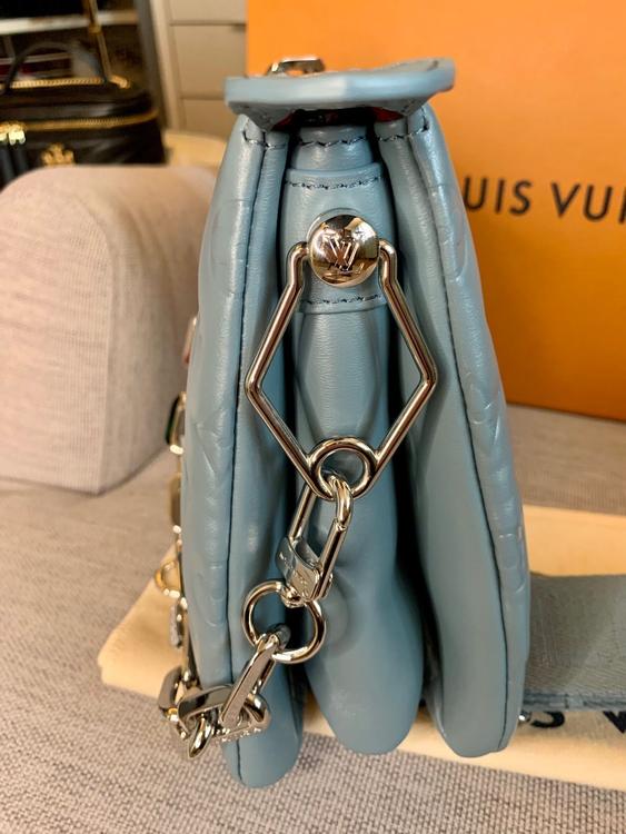 Sacs Louis Vuitton Coussin Bleu d'occasion