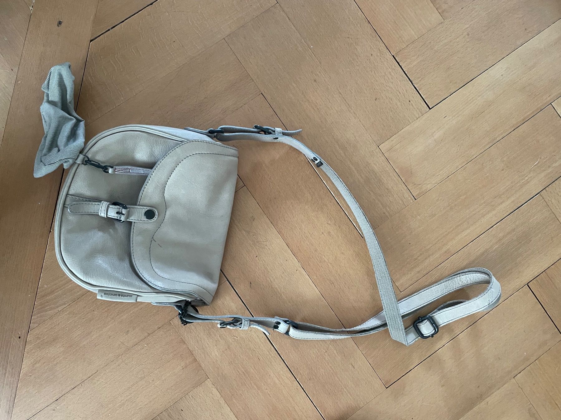 Aunts & Uncles Taschen für Damen: Handtasche Aunts& Uncles – Gebraucht aus Arbon von Meret2