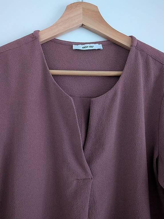 Blusen: Leichte Bluse von About You, Grösse S, Rosé – Gebraucht aus Buochs von and_25zf 1