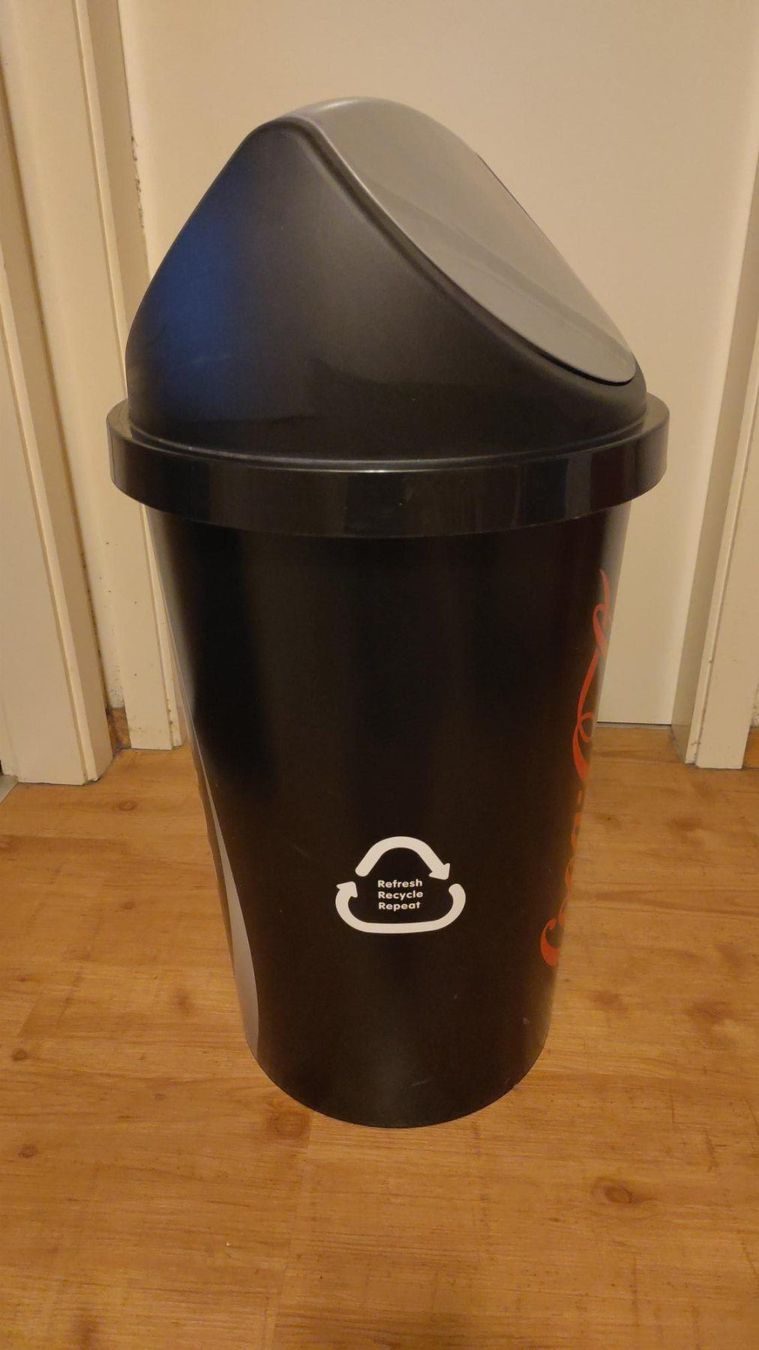Poubelles: Abfallbehälter Coca Cola Zero – D'occasion à Teufenthal AG par nik_z9fn 1
