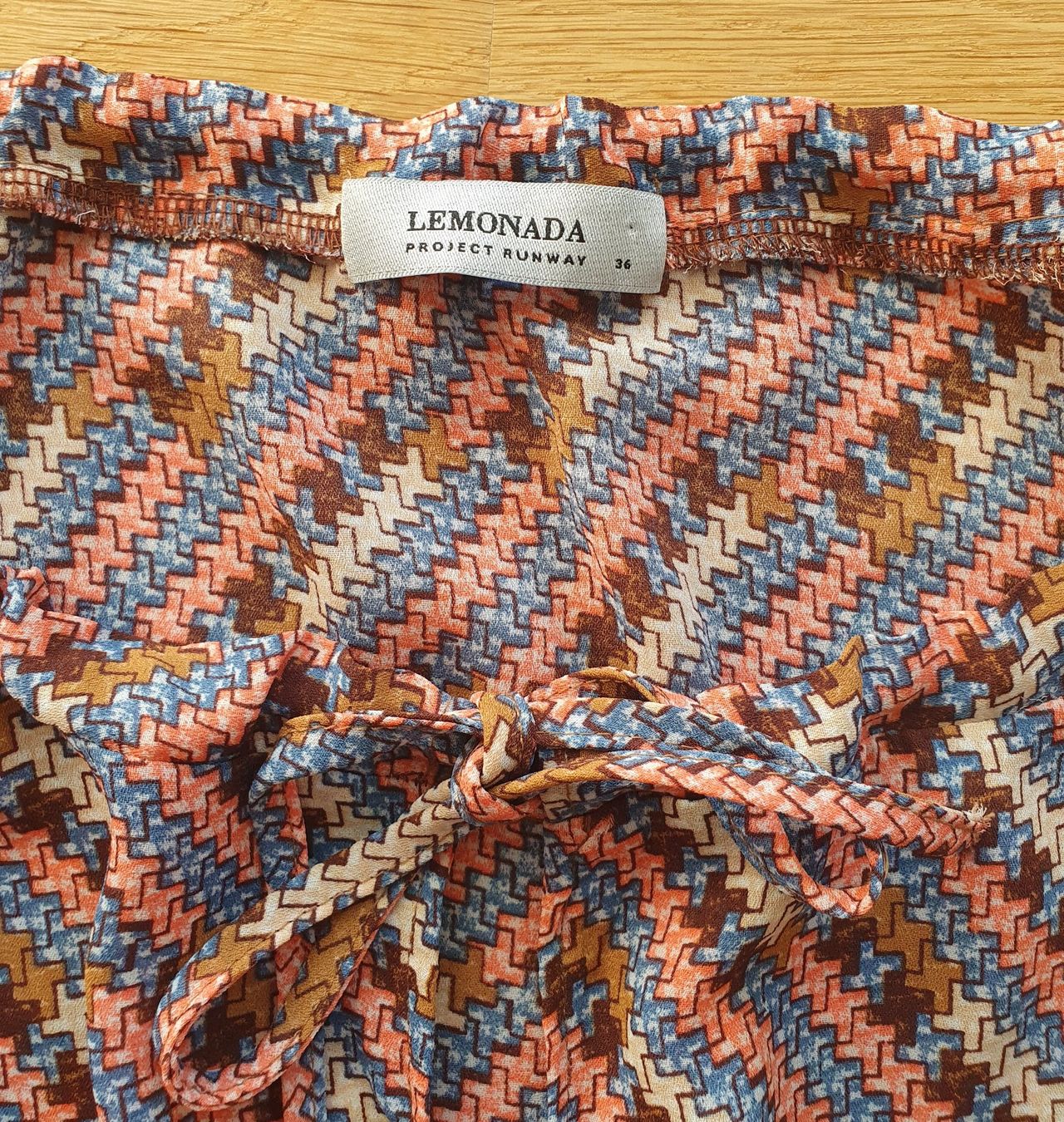 Kleider: Robe longue à motifs - Lemonada - Taille 36 – Gebraucht aus Court von Jovi2 5