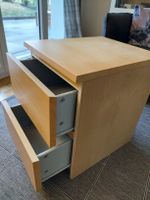 Beistelltisch aus hellem Holz