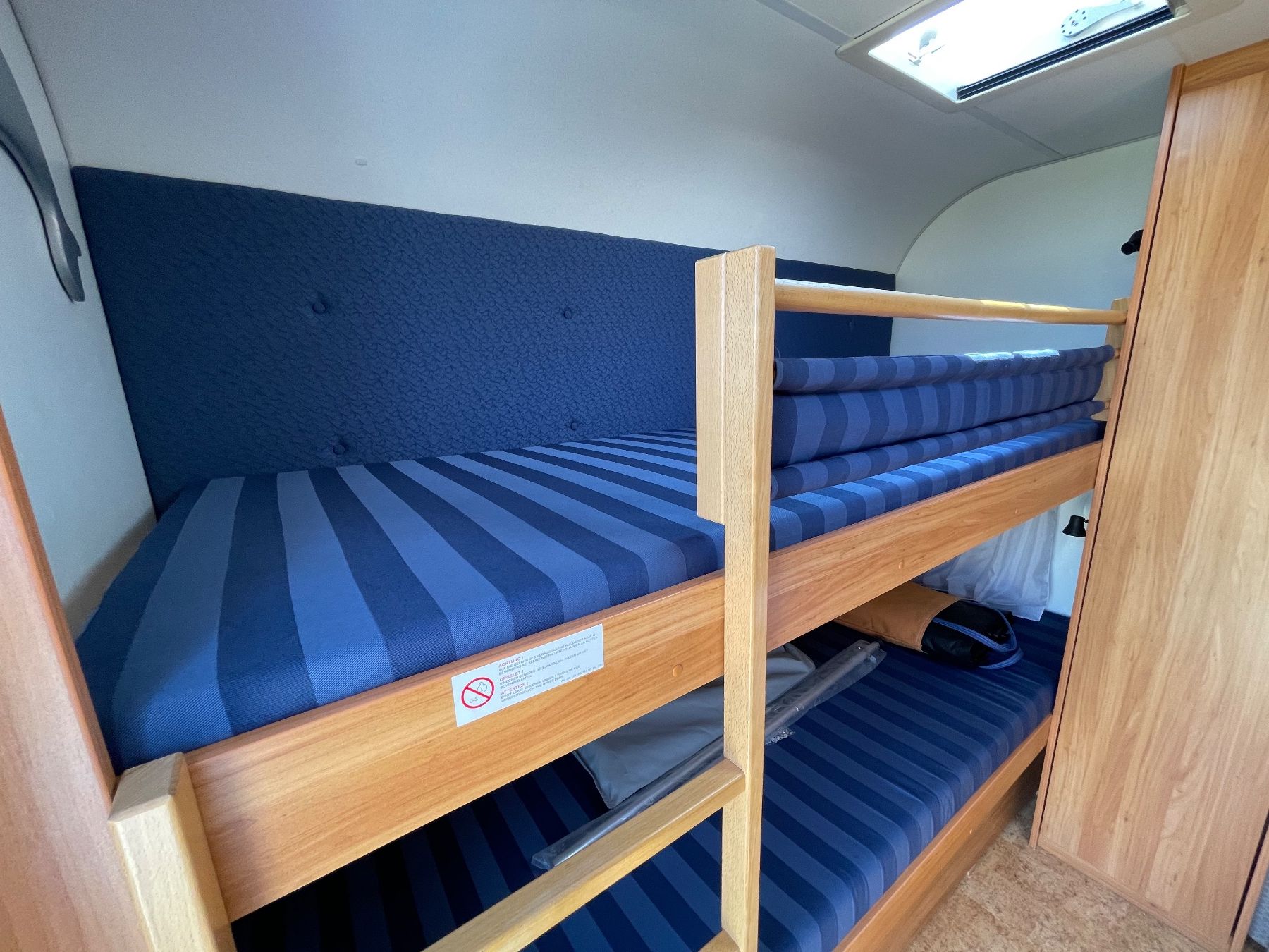Bürstner Véhicules de camping: Bürstner Flipper 495 TK mit Etagenbett – D'occasion à Gachnang par hosti8547 1