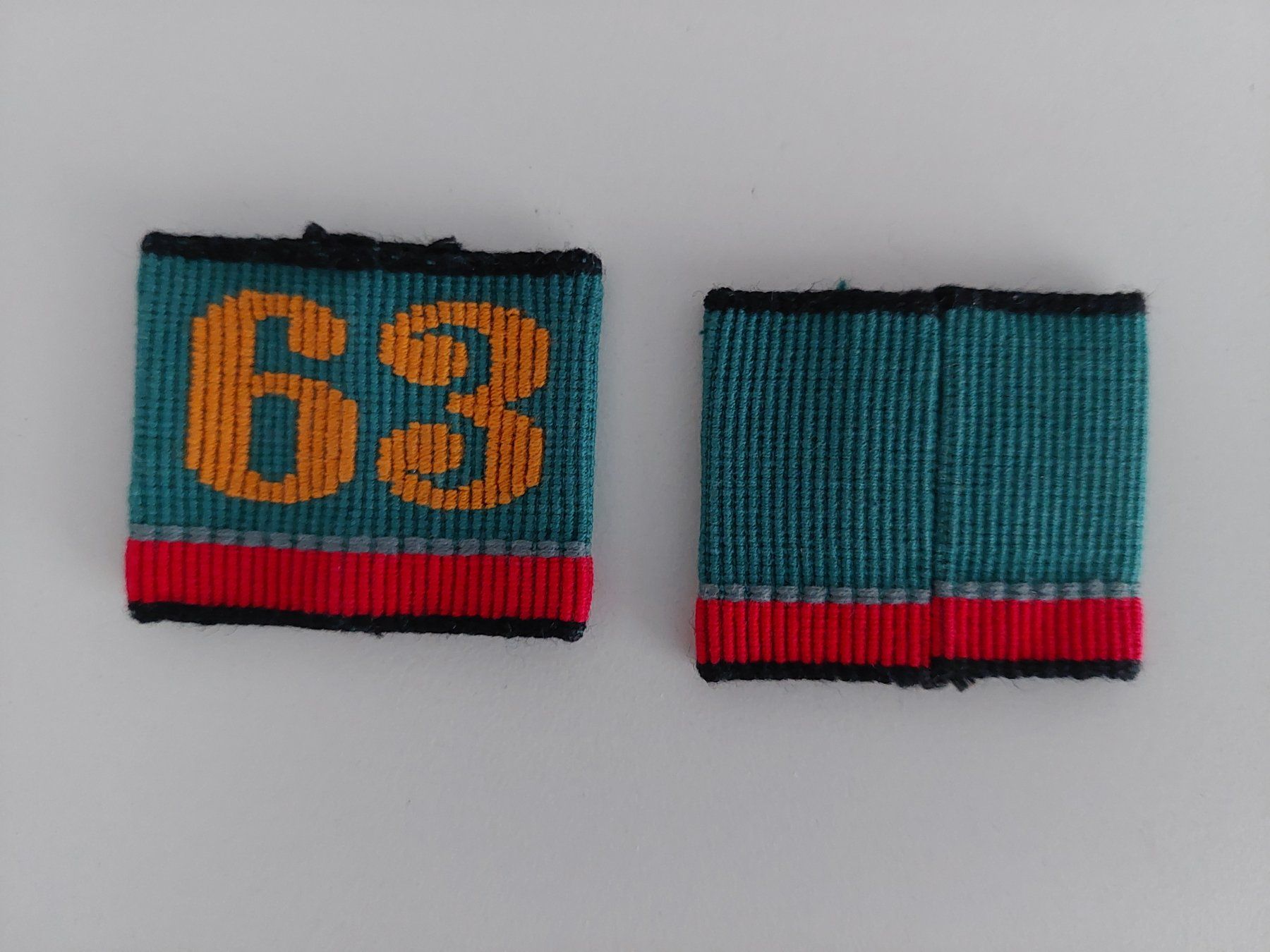 Schweizer Armee Placchette & Badge: 2 Schulterpatten der Schweizer Armee / 63 grün/rot – Usato da Wil SG venduto da ram_c5j2 1