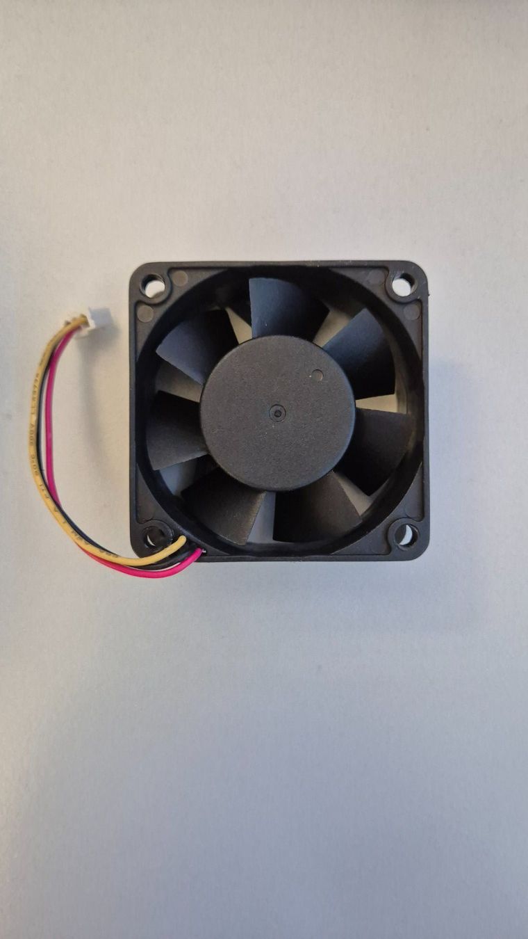 Componenti elettronici: 2x DC Brushless Fan Y.S.Tech 12V – Usato da Büron venduto da Restposte