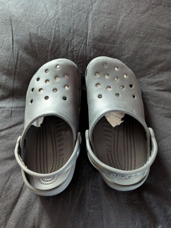WIE NEU Crocs Finken | Hausschuh Kinder Schwarz Gr J3