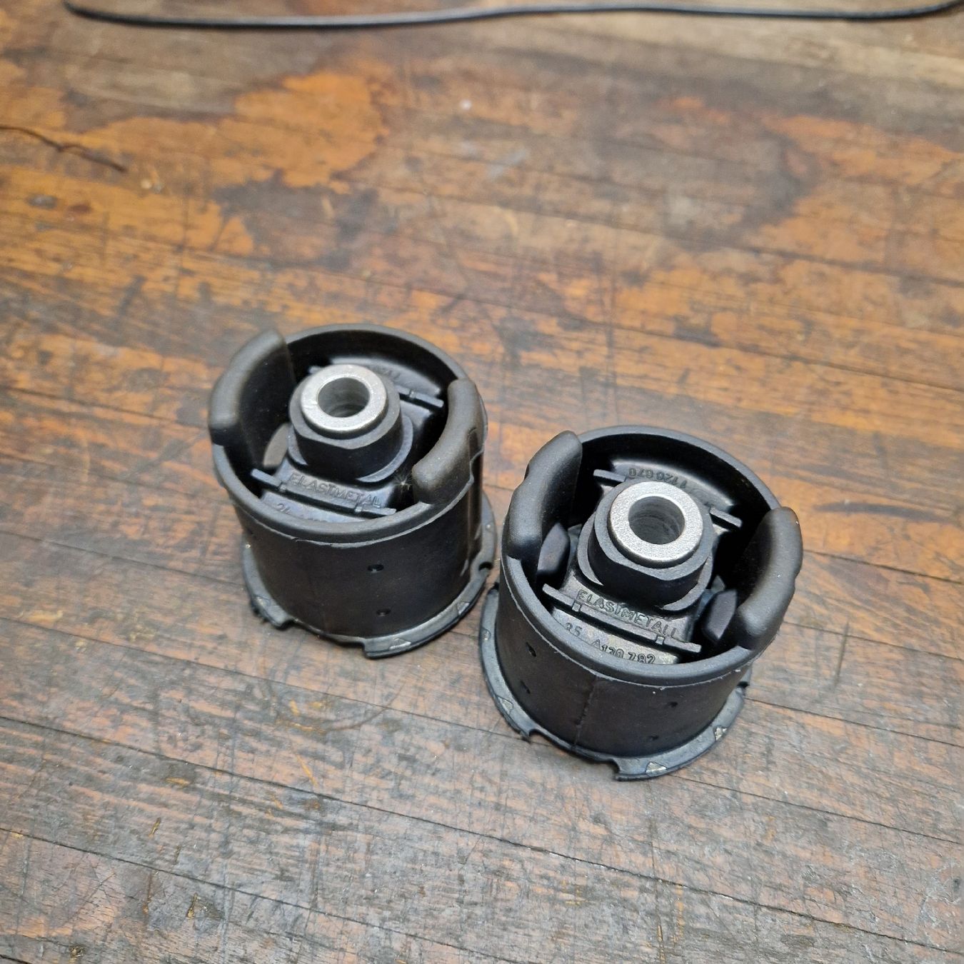 BMW Tutti pezzi di ricambio auto: Tonnenlager Hinterachse BMW E34 – Nuovo e nell'imballaggio originale da Rickenbach LU venduto da Samuel6221