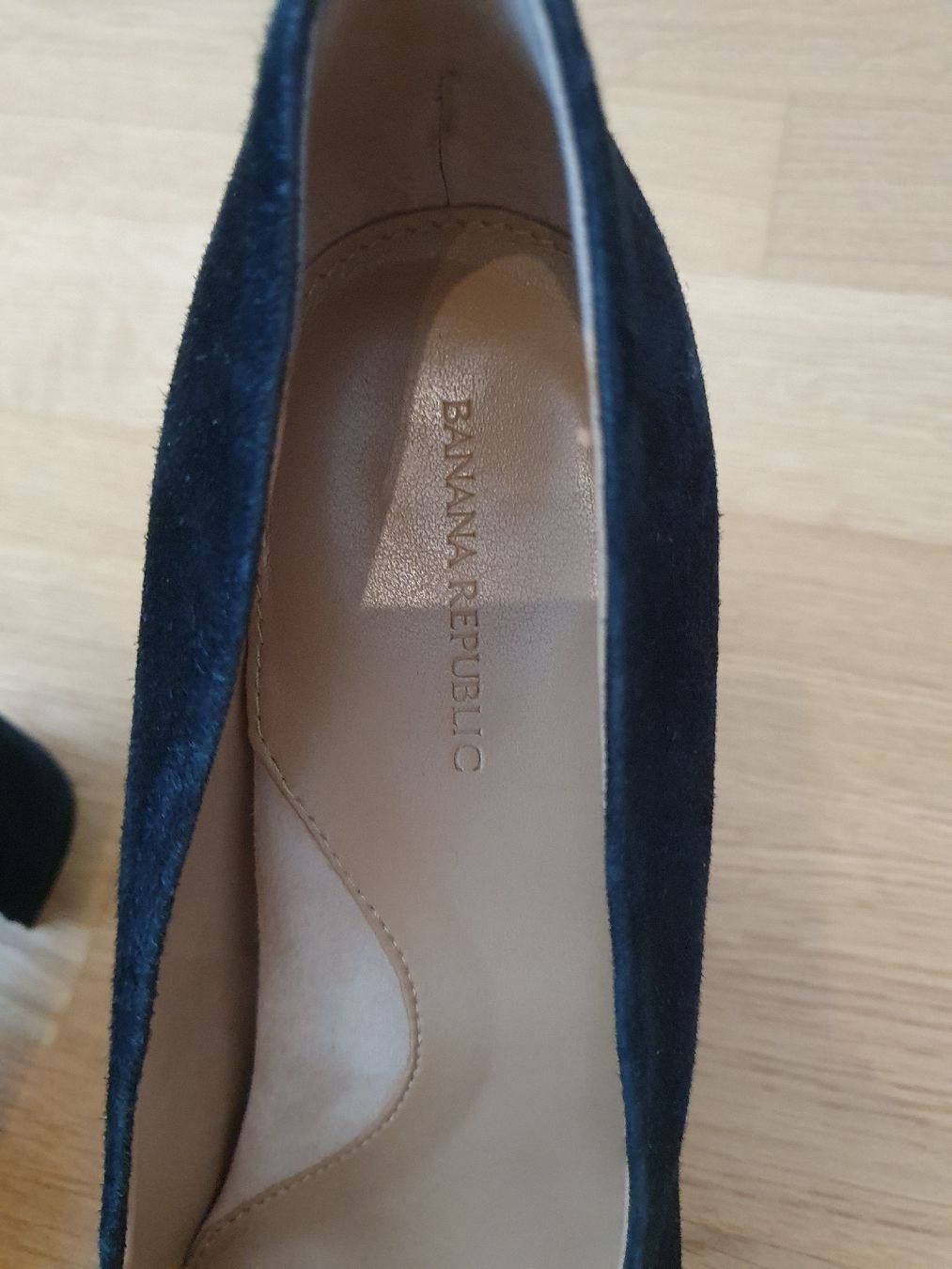 Banana Republic Damenschuhe: Schöner Pump schwarz wildleder – Gebraucht aus Wettingen von __Dom__ 2