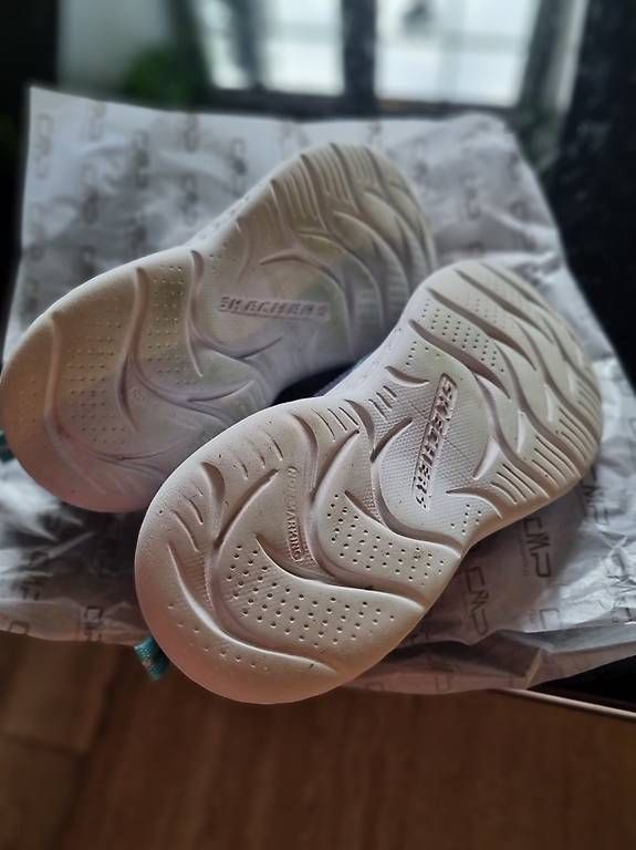 Schuhe für Mädchen: Skechers Snap Sprints grösse 33 – Gebraucht aus Nänikon von einhorn111 3