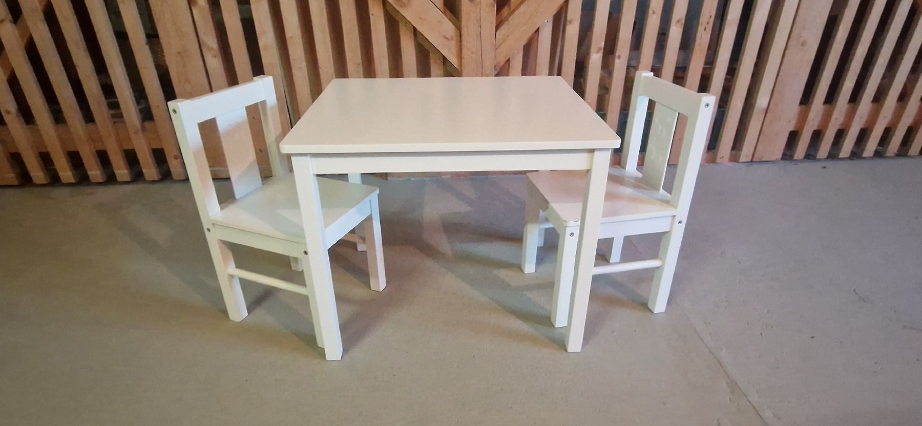 Ikea Set de table et chaises: IKEA KRITTER Kindertisch mit 2 Stühlen – D'occasion à Bellmund par Mr.Camaro