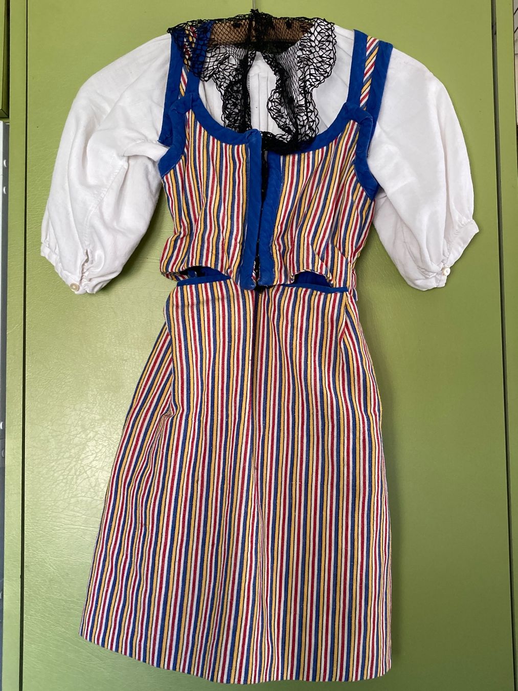 Robes et jupes: Kindertracht – D'occasion à Oberdiessbach par Salrin
