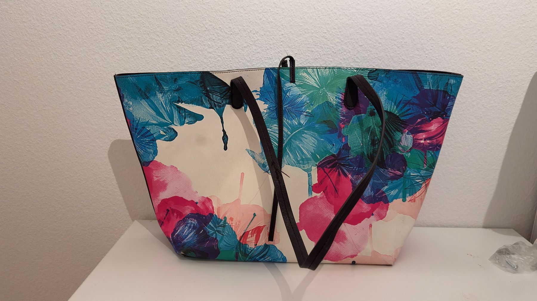 Desigual Sacs femmes: Sommerliche Handtasche mit tropischem Muster - gebraucht – D'occasion à Baar par Piigii 1