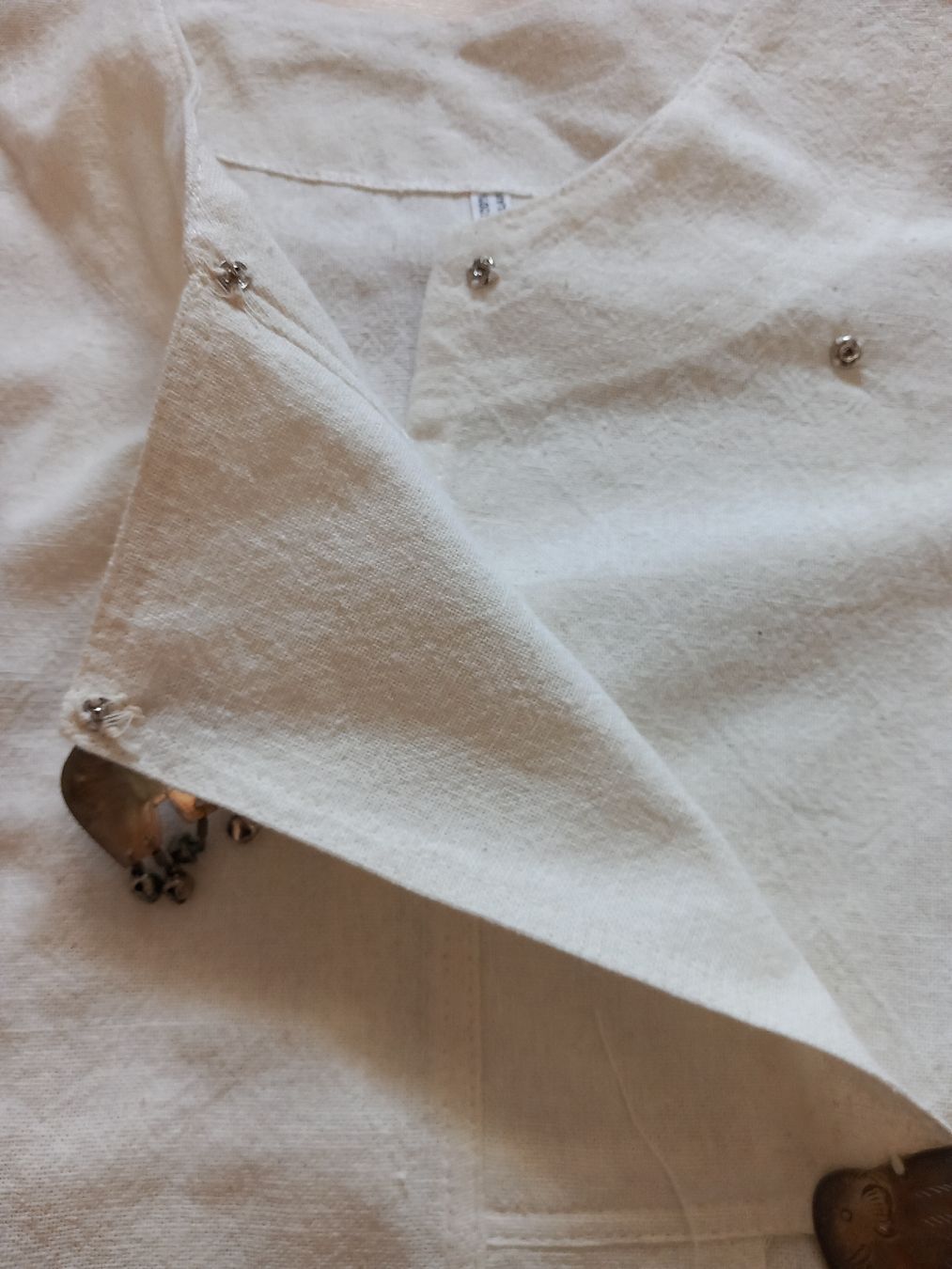 T-shirt: T-shirt boho blanc en coton à fermoirs éléphants – Usato da Faoug venduto da per_kp6r 2