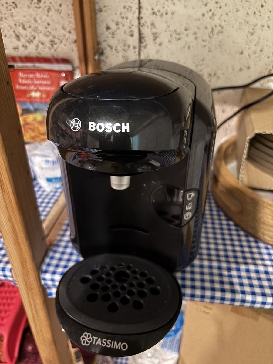 Bosch Macchine per caffè & Macchine per espresso: Bosch Tassimo Coffee Machine - Black - Great Condition! – Usato da Embrach venduto da qui_9syj