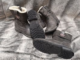 1x Gr 26 + 1x Gr 27 Stiefel mit Glizerstern Zwillingsmädchen