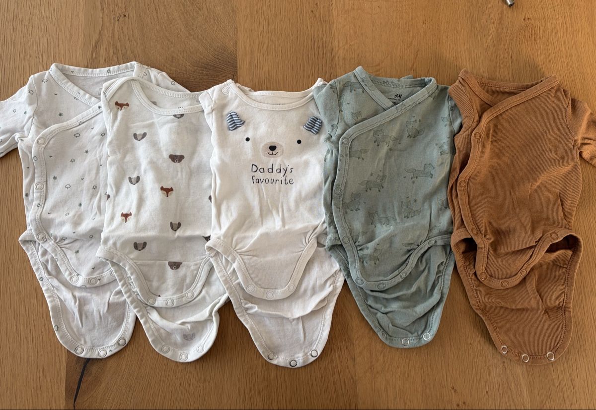 H&M Lotti & Set di vestiti: Langarmbody – Usato da Bütschwil venduto da Fdu_9606