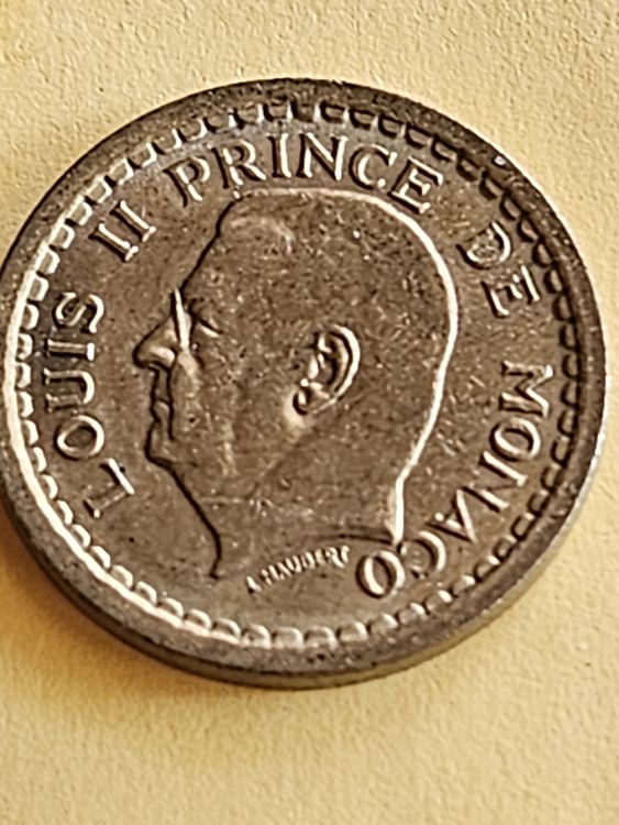 Collier Pièce De Monnaie Monaco 2 Francs Louis II - Essai Aluminium - Cordon Noir - Neuf Avec étiquettes