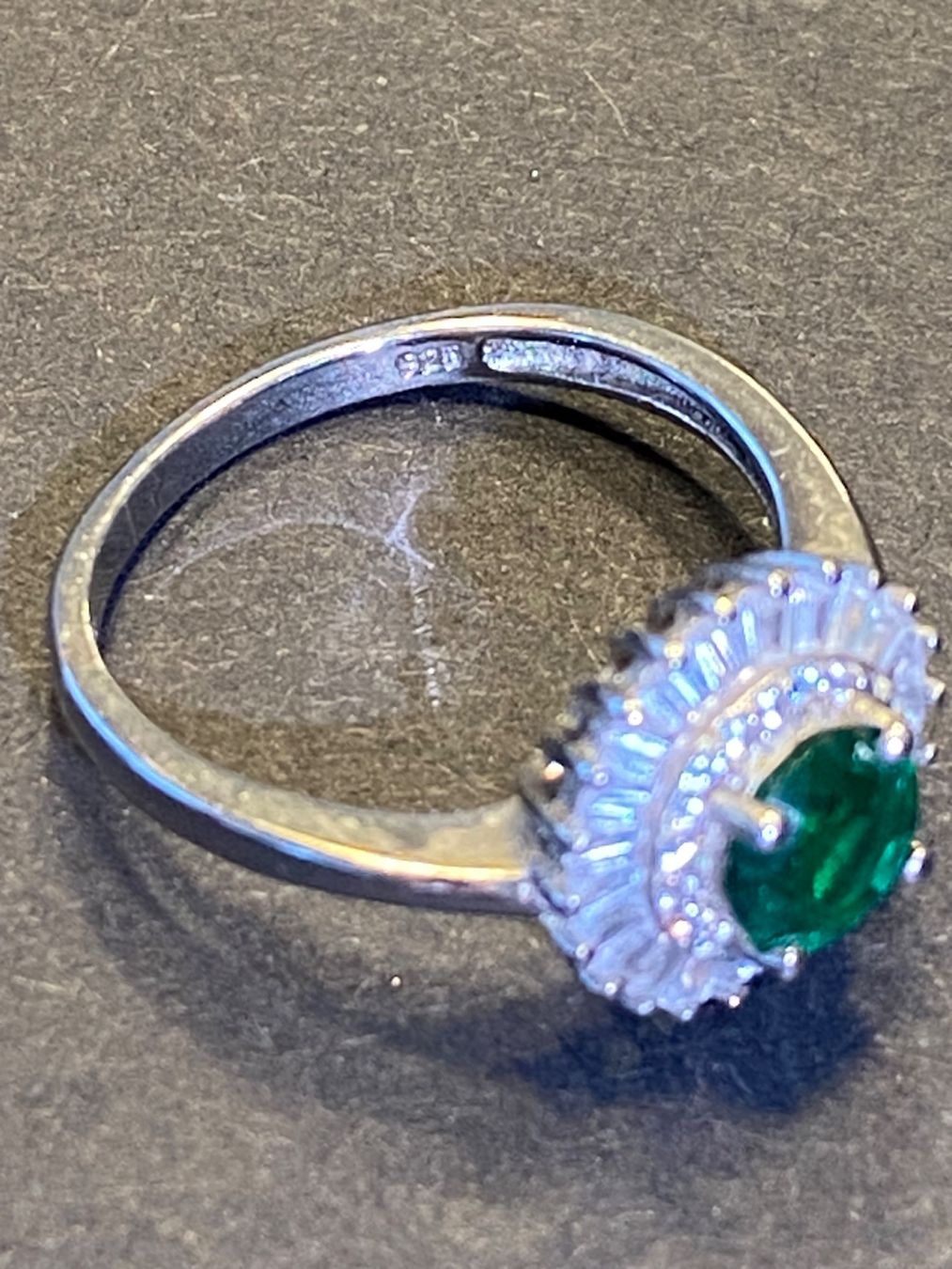 Anelli: Wunderschöner Ring mit smaragdgrünem Stein, 925 Silber – Usato da Männedorf venduto da Maru83 1
