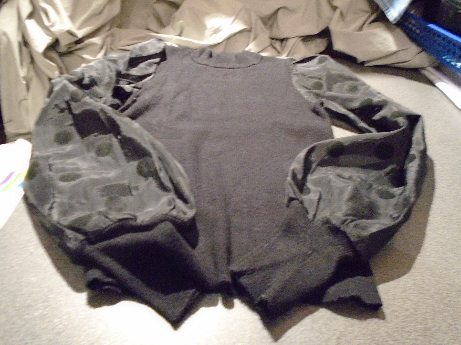 Pullover & Sweatshirts: Pullover ca. Grösse S, schwarz, Arme transparent – Gebraucht aus Zürich von abraxas1291