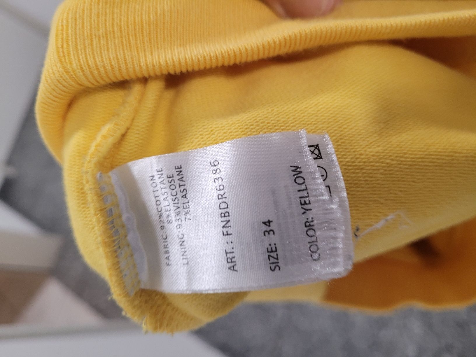 Vestiti & Gonne: Gelber Kapuzenpullover Gr. 8 J. – Usato da Zizers venduto da fvd 2