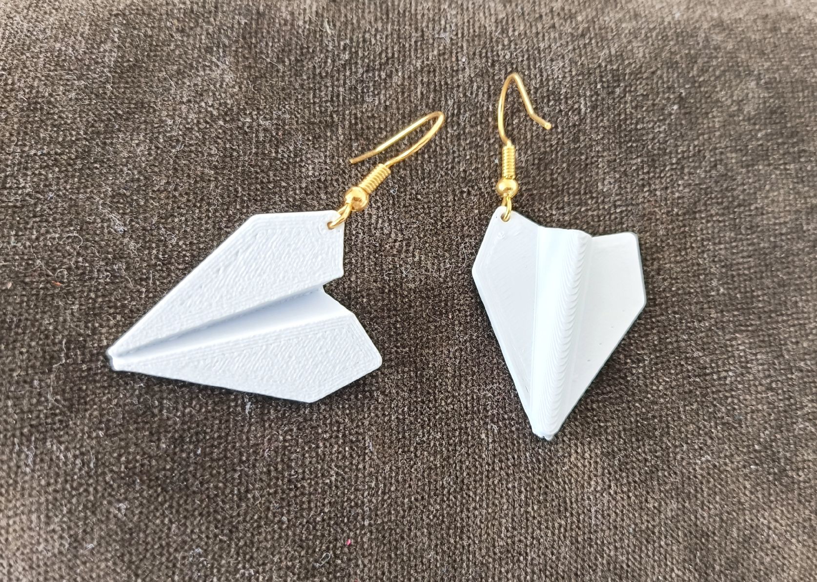 Orecchini pendenti & Orecchini a lobo: Ohrringe Papierflieger weiss – Nuovo (secondo la descrizione) da Oftringen venduto da amarjargal 1