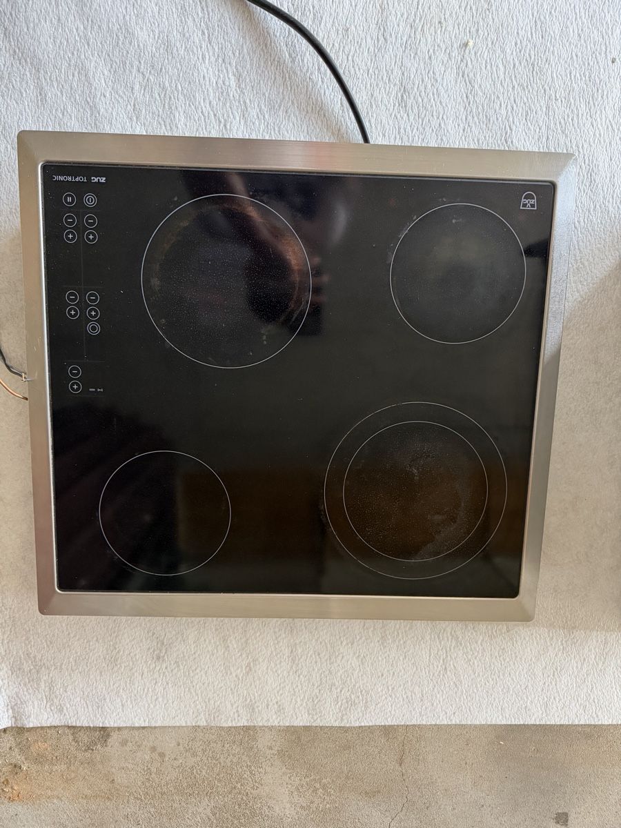 Cuisinières: V-Zug Kochfeld  – D'occasion à Hinwil par and_qw8j