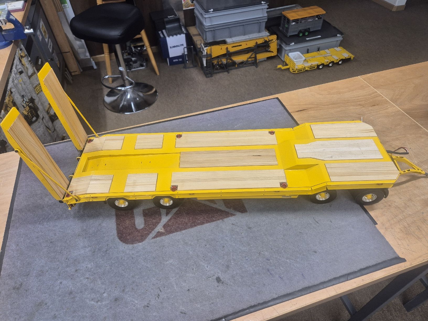 Carson Modellismo RC: Goldhofer TU4 Tiefladeanhänger – Nuovo (secondo la descrizione) da siebnen venduto da Ferraridino 1