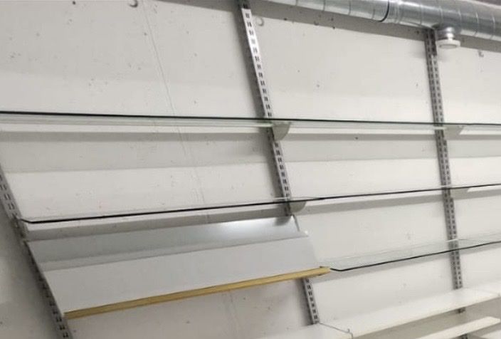 Scaffali: Regalsystem Metall weiss mit Glas und Holzbrettern – Usato da Interlaken venduto da Skandalpreis 2