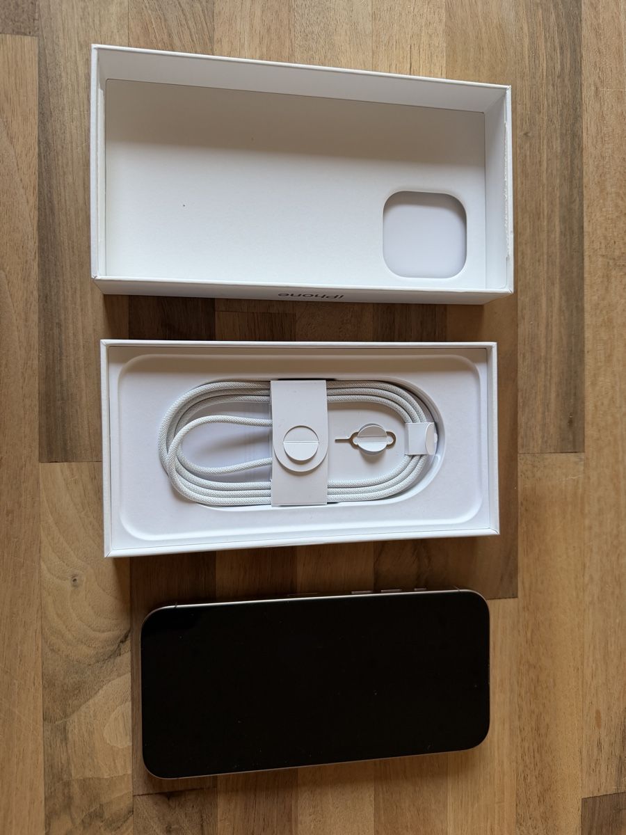 Apple Portables: iPhone 16 Pro Max Desert Titanium 256GB – D'occasion à Bubendorf par mclayton 2
