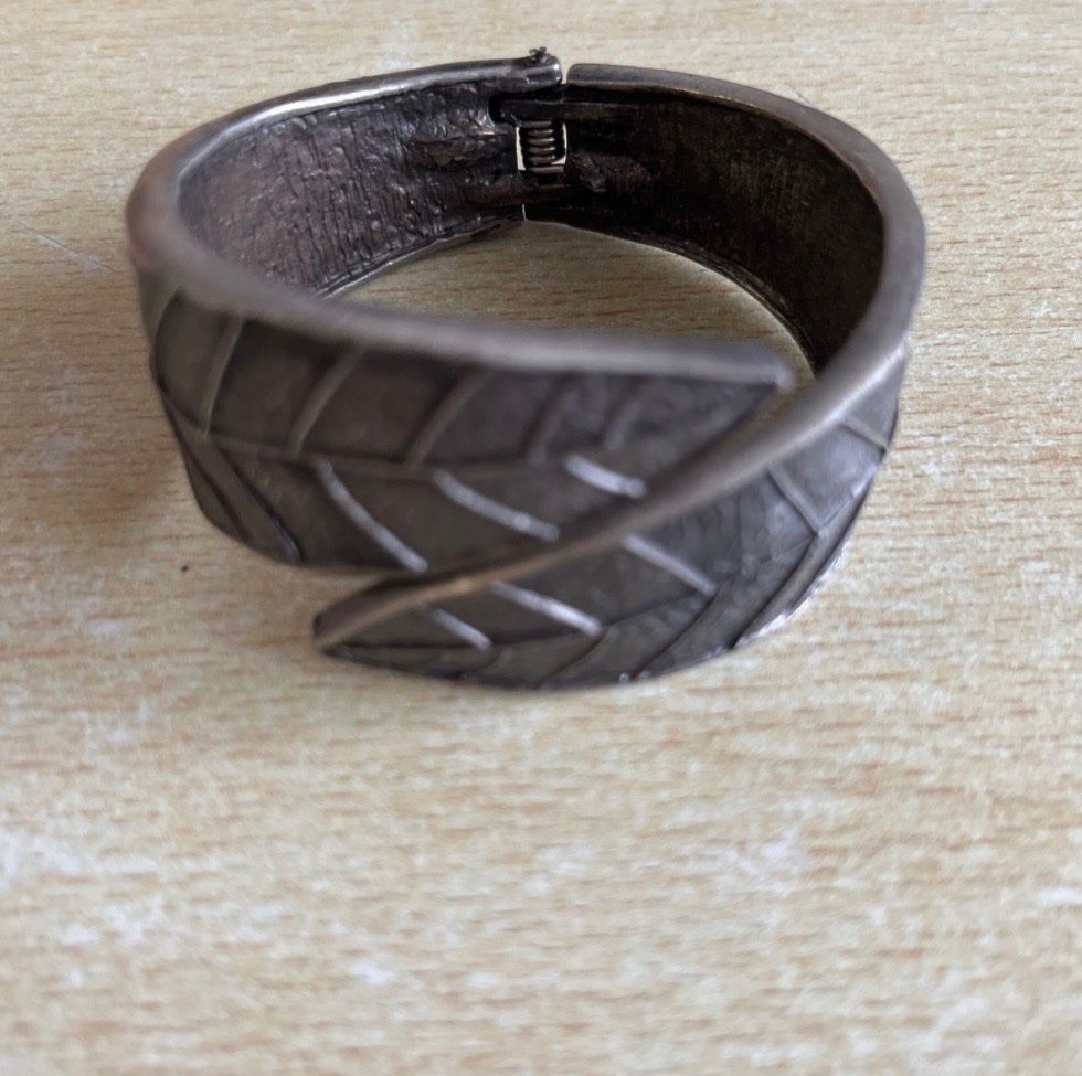 Bracelets: Armreif in Blattform – D'occasion à Zürich par rsprsp 2