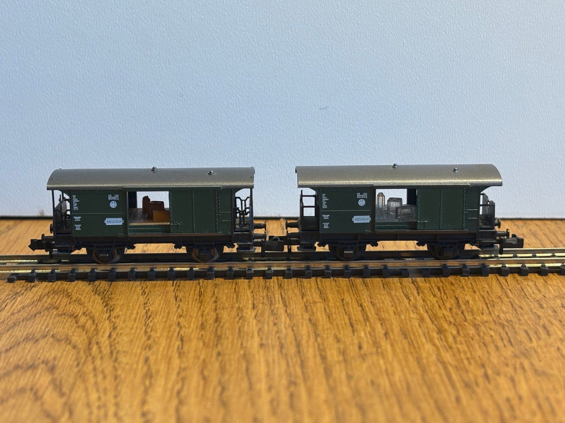 Modellini di ferrovie: e1668: 2 Stk. Oldtimer Güterwagen (Spur N) – Usato da Birsfelden venduto da Birs_25 1