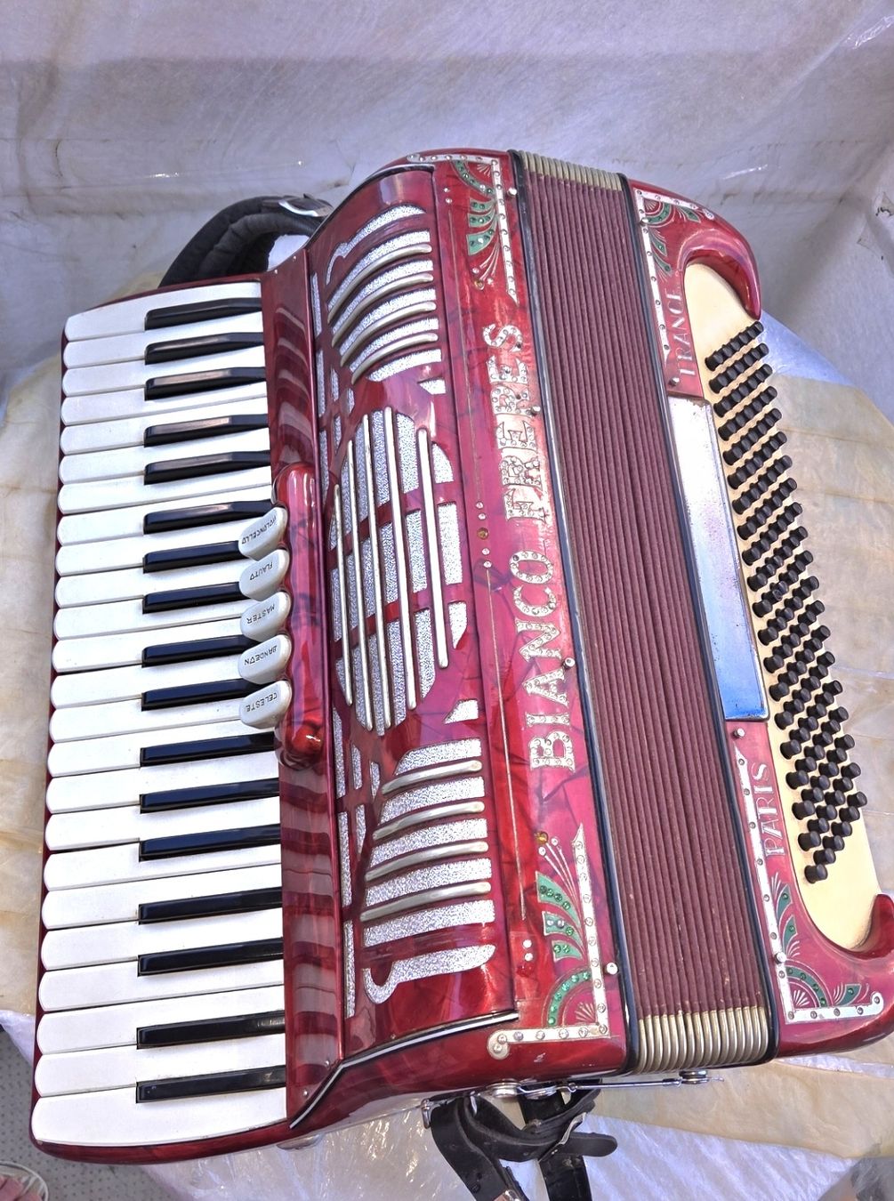 Instruments de musique: Accordéon Bianco Frères  – D'occasion à Penthalaz par EvandroLuz 7