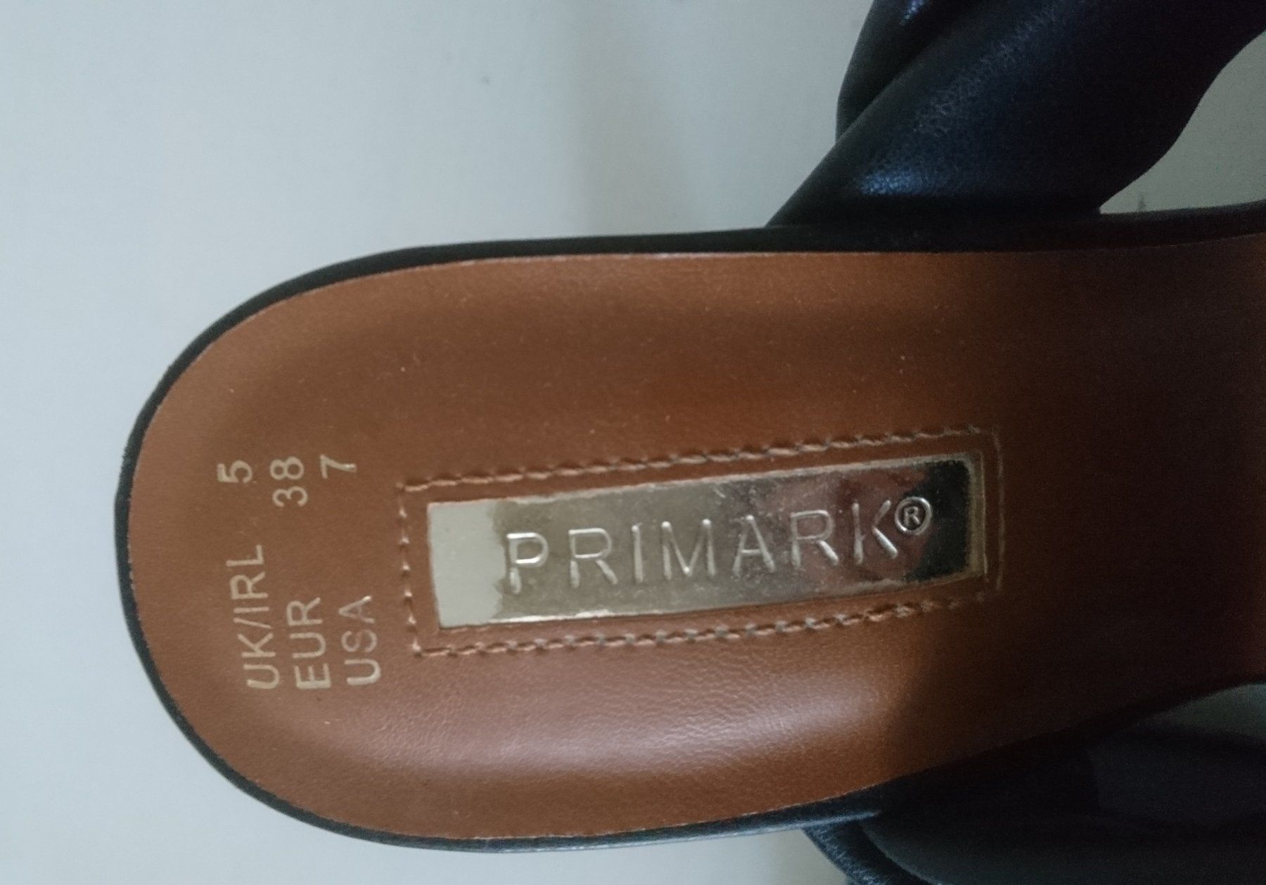Scarpe da donna: Schwarze Absatz Sandalen Gr 38 mit Knotendetail – Usato da Schüpfen venduto da ardiphne 3
