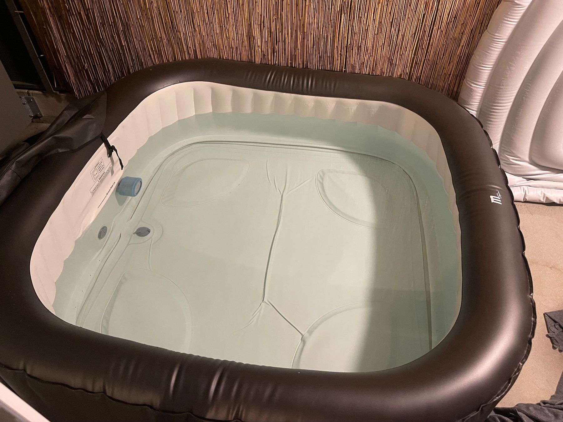 Whirlpool: Whirlpool Mspa – Neu (gemäss Beschreibung) aus Grenchen von  3