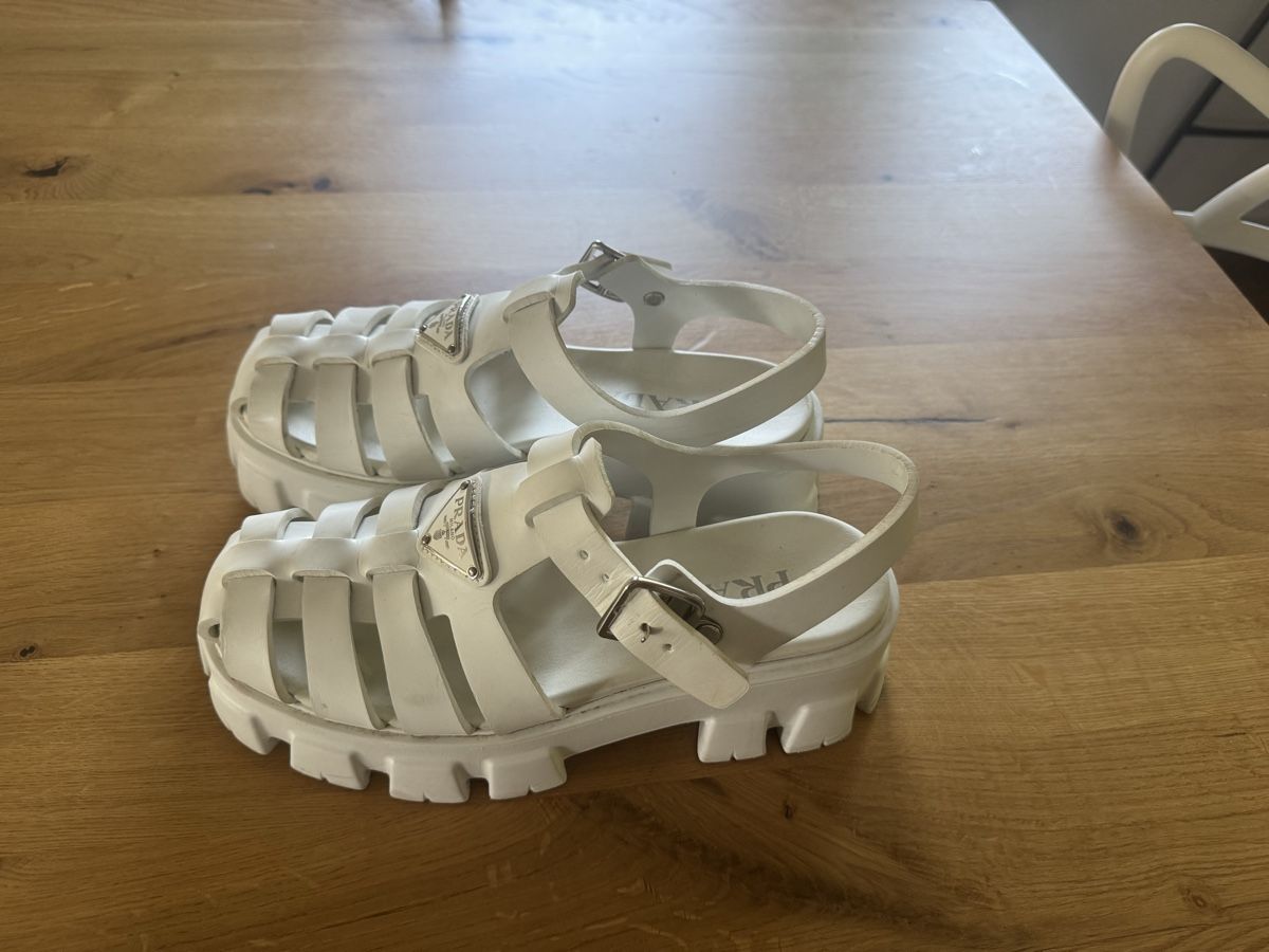 Prada Chaussures hommes: prada sandalen – D'occasion à Jona par adi_bennz7