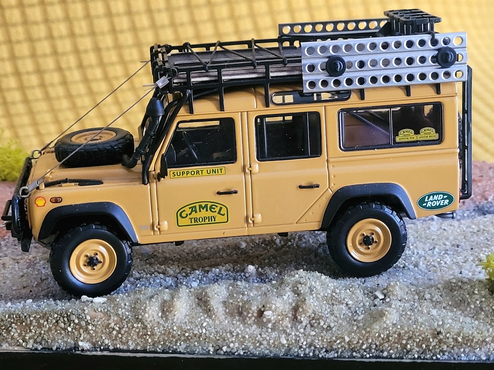 Land Rover Modellini d'auto: Landrover Defender Camel, Almost Real, 1:43 – Nuovo (secondo la descrizione) da Kaltbrunn venduto da Manitowoc 1